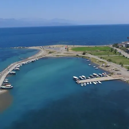 Lägenhet Azure Seaside Retreat In The Heart Of