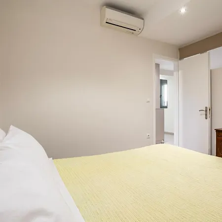 Azure Seaside Retreat In The Heart Of Apartament