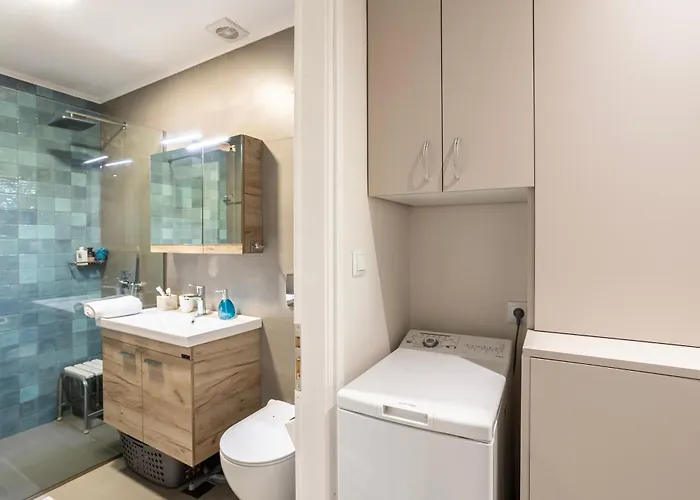 Appartement Azure Seaside Retreat In The Heart Of *