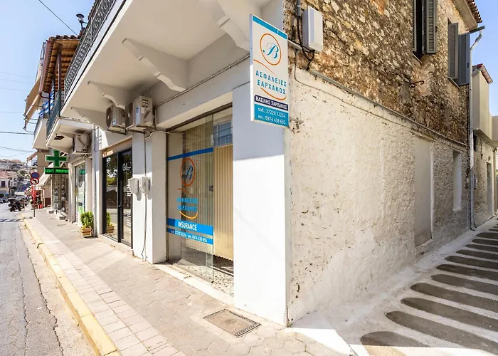 Azure Seaside Retreat In The Heart Of